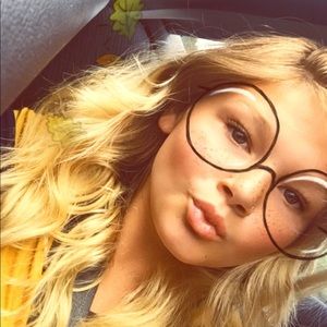 Meet your Posher, Marissa